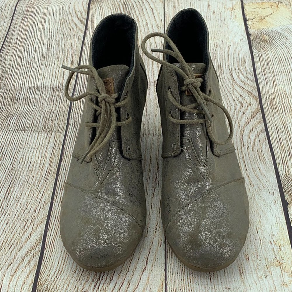 Toms Beige w/ Silver Metallic Overlay Wedges - Picture 5 of 10